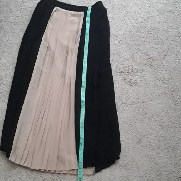 GORGEOUS SKIRT - Picture 4 of 4